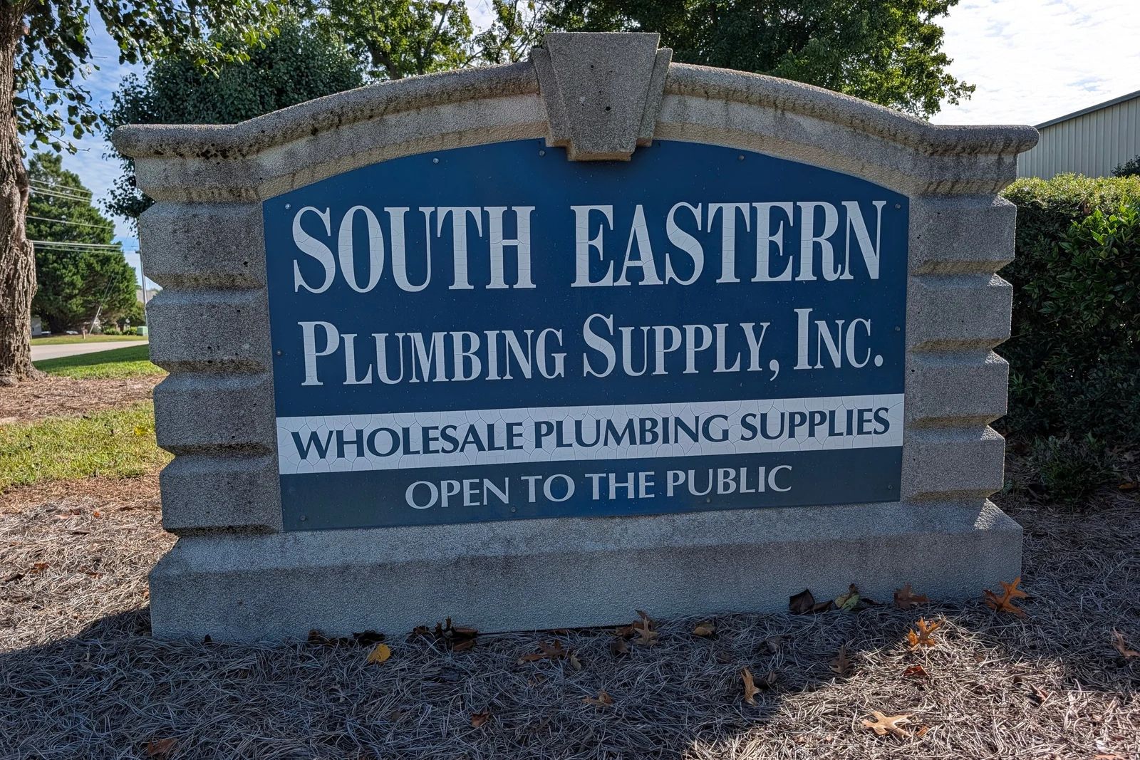 The South Eastern Plumbing Supply road sign: wholesale plumbing supplies, open to the public
